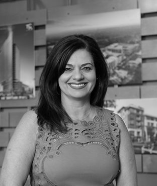 Headshot of Lisa Fraga